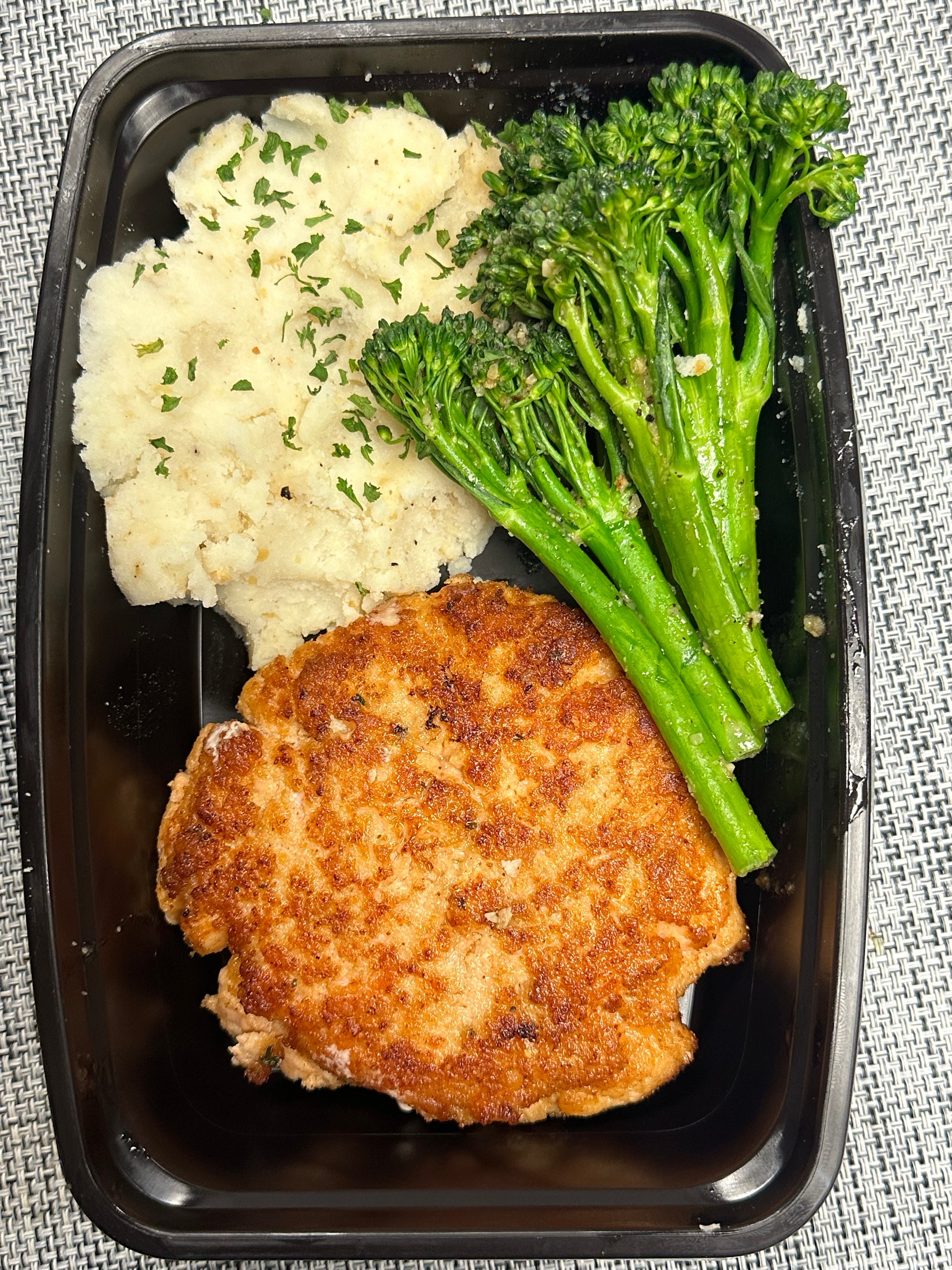 Salmon Burger w/ Roasted Garlic Aioli
